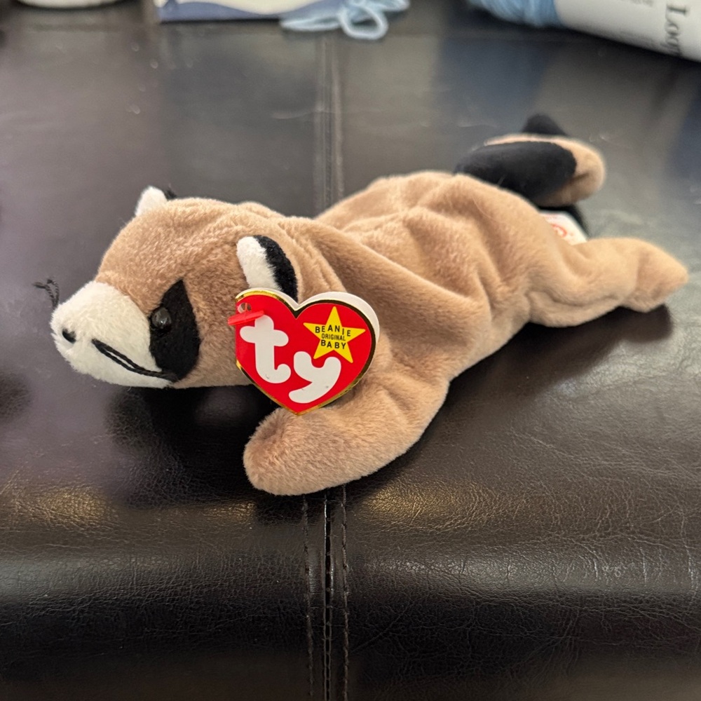 Ty Ringo Beanie Baby Plush Raccoon in Brown and Black